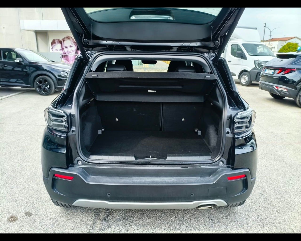 Foto JEEP Avenger 1.2 turbo e-hybrid mhev Summit fwd 110cv edct6
