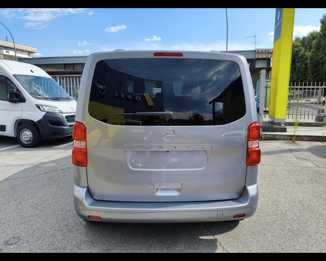Foto OPEL Zafira Business Edition 2.2 180cv S&S EAT8 Passo Medio