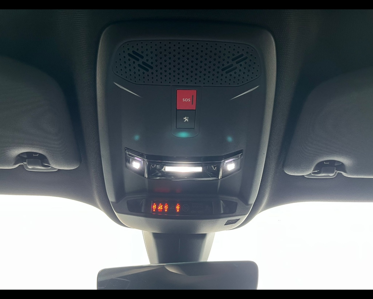 Foto PEUGEOT  2008 1.5 bluehdi GT Pack s&s 130cv eat8