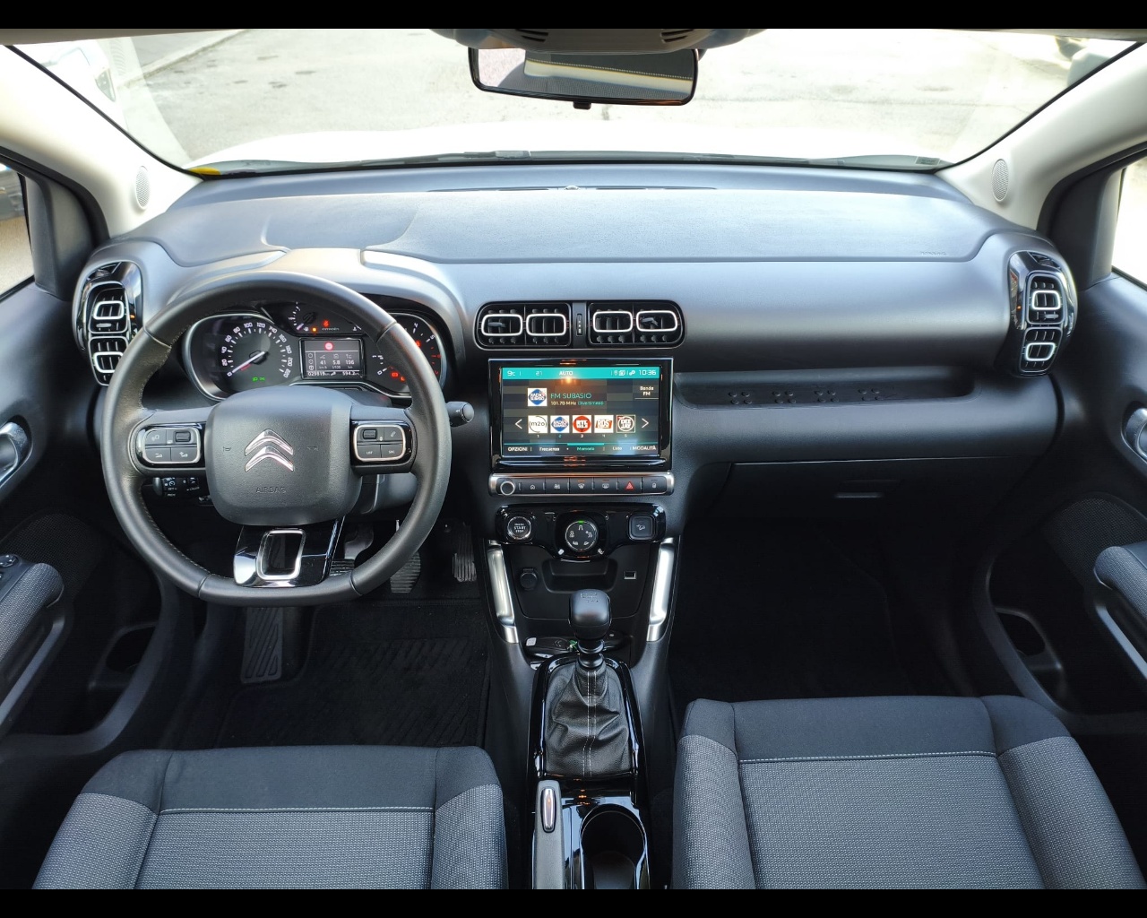 Foto CITROEN C3 Aircross 1.2 puretech Shine s&s 110cv