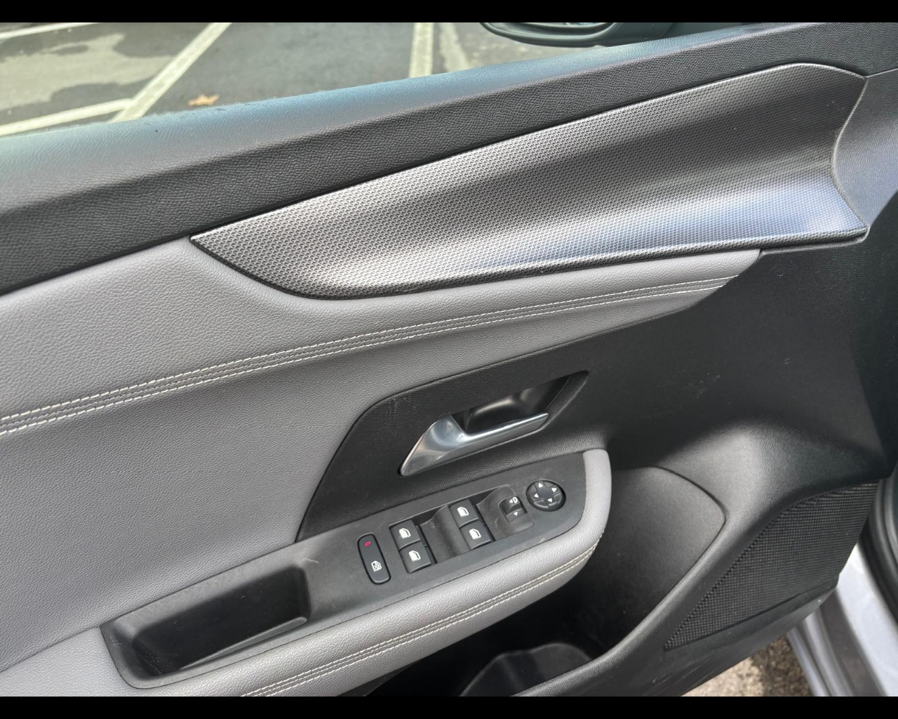 Foto OPEL Mokka electric Elegance 136cv