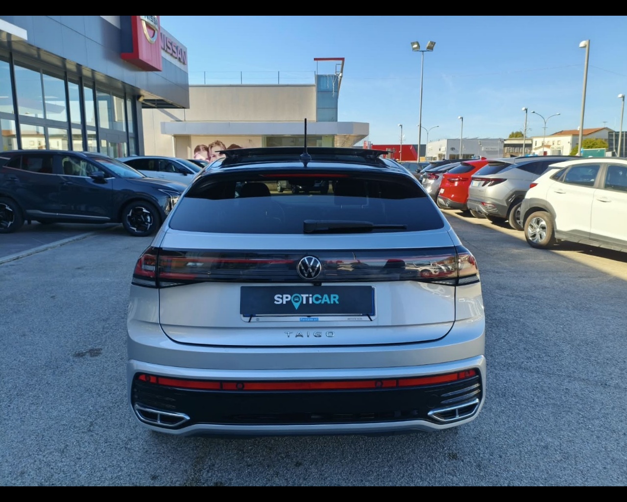 Foto VOLKSWAGEN Taigo 1.0 tsi R-Line 110cv