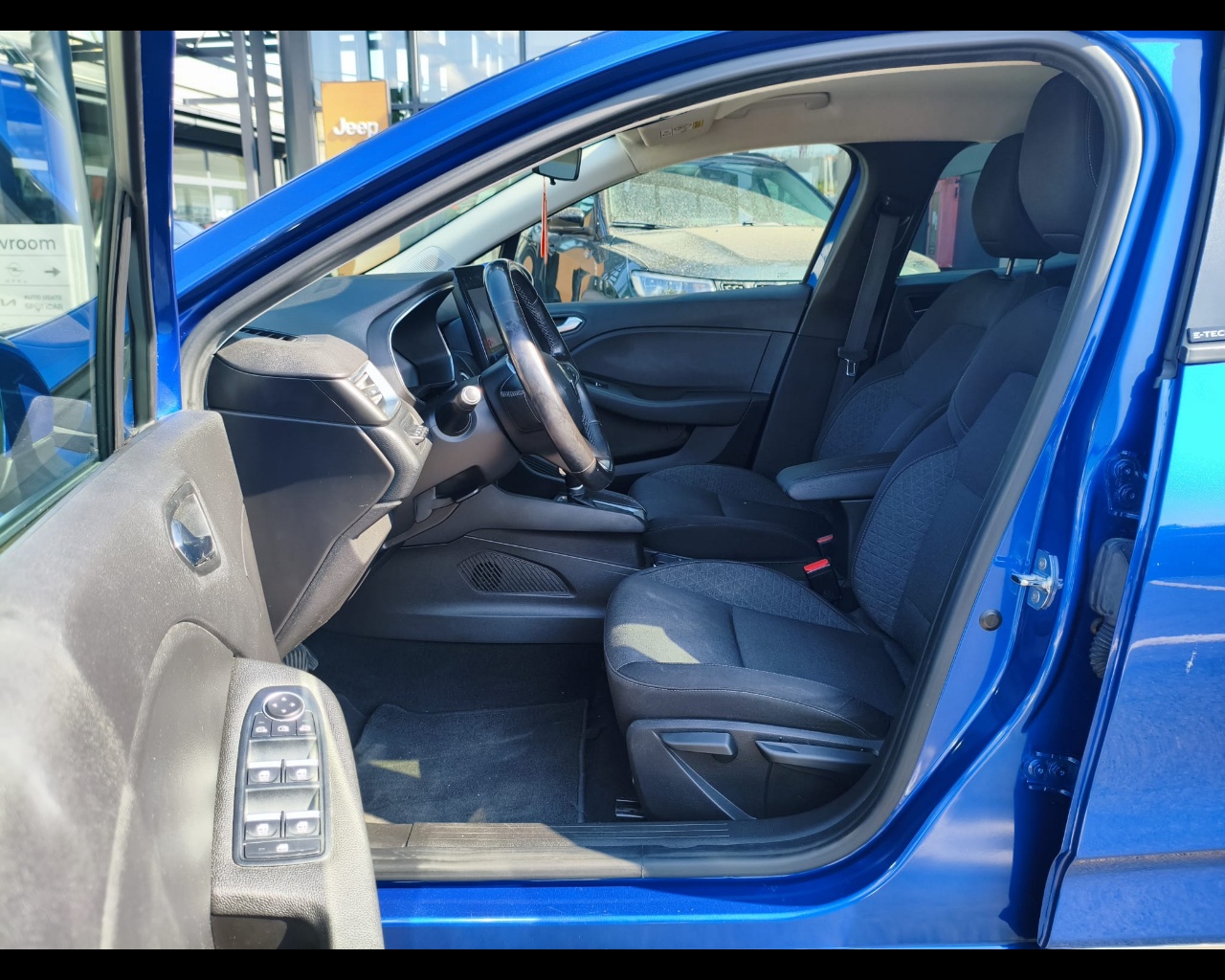 Foto RENAULT Clio 1.6 E-Tech hybrid Zen 140cv auto 