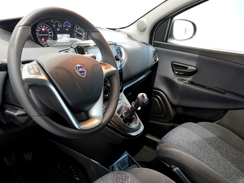 LANCIA Ypsilon 1.0 firefly hybrid Gold s&s 70cv 5p.ti Ibrida usato - 5