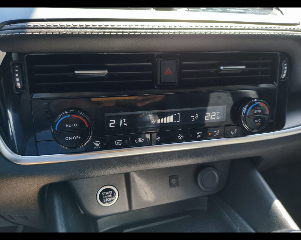 Foto NISSAN Qashqai 1.3 mhev N-Connecta 2wd 140cv