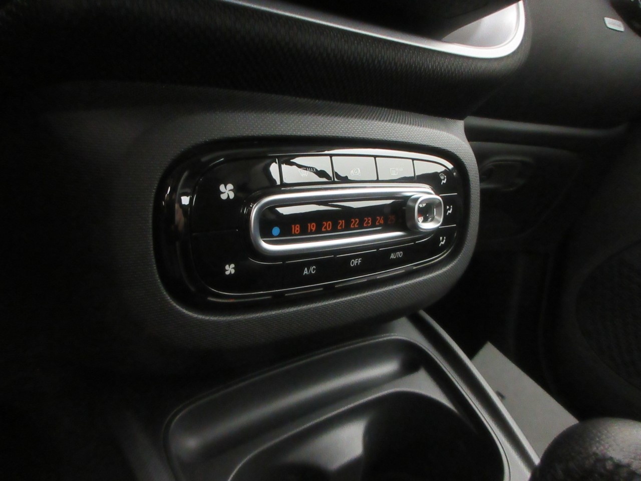 smart fortwo fortwo coupe EQ Passion - 18