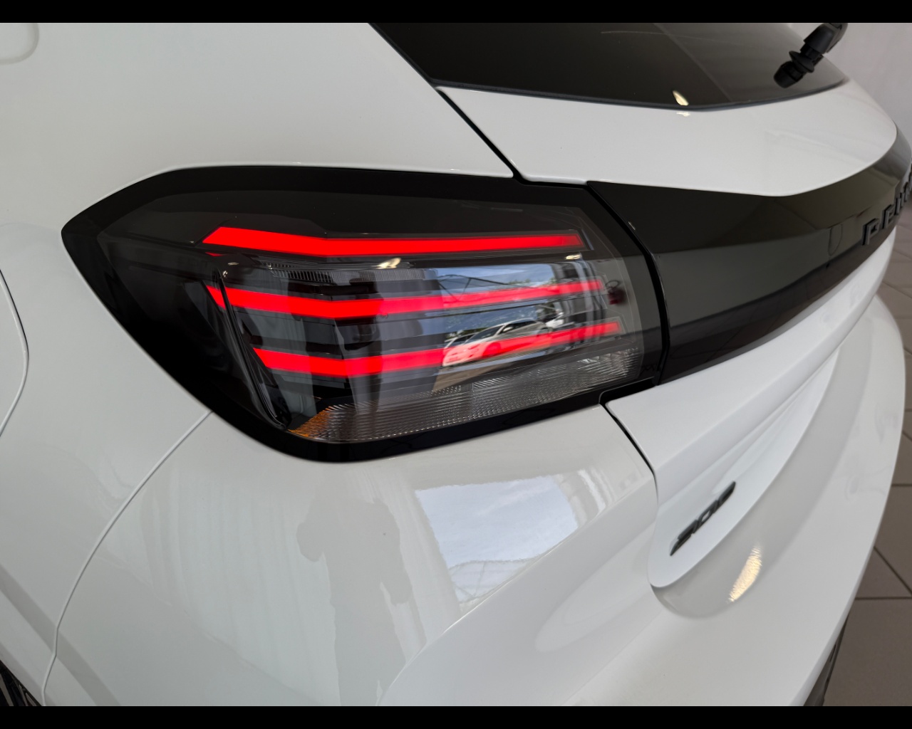 PEUGEOT 208 5P – ALLURE Hybrid 136 E-DCS6 Ibrido benzina Aziendale - 13