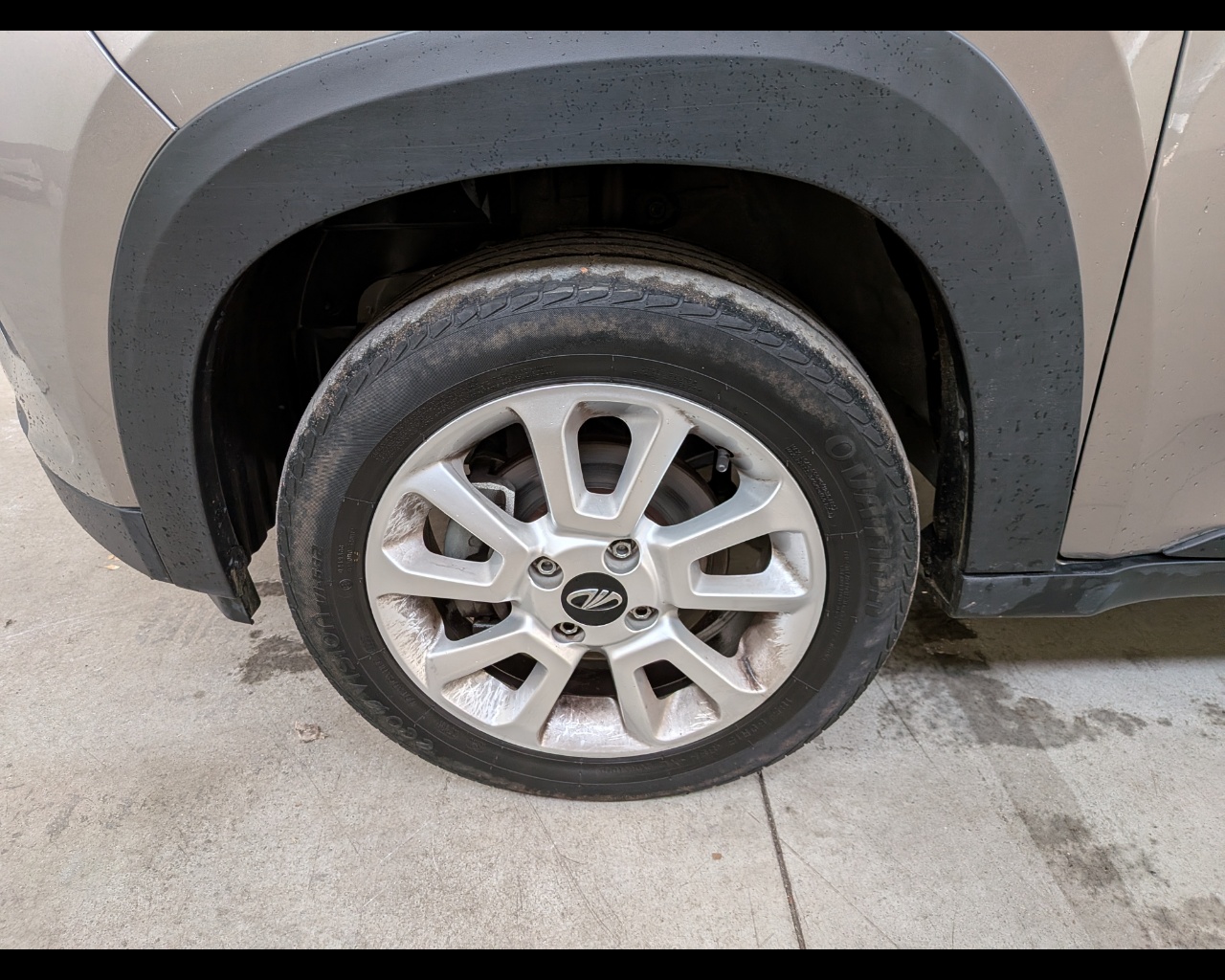 Foto MAHINDRA KUV100 1.2 K6+ m-bifuel