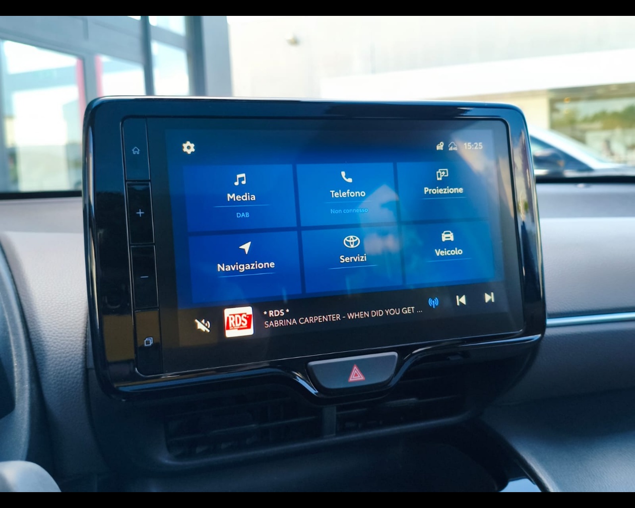 Foto TOYOTA Yaris Cross 1.5h Lounge fwd 116cv e-cvt