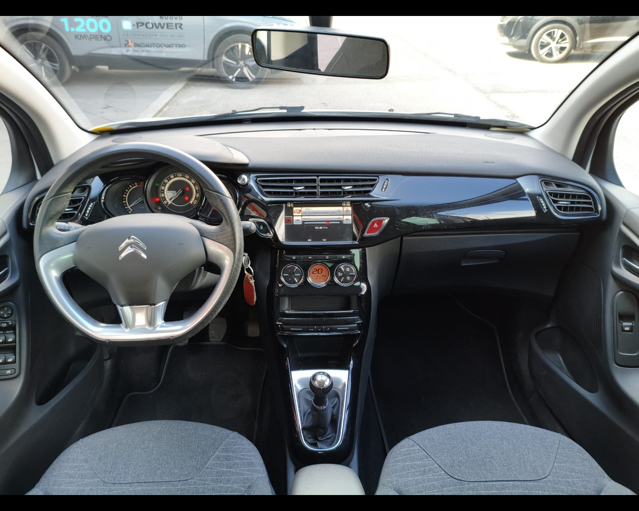 Foto CITROEN C3 1.2 puretech Exclusive 82cv E6