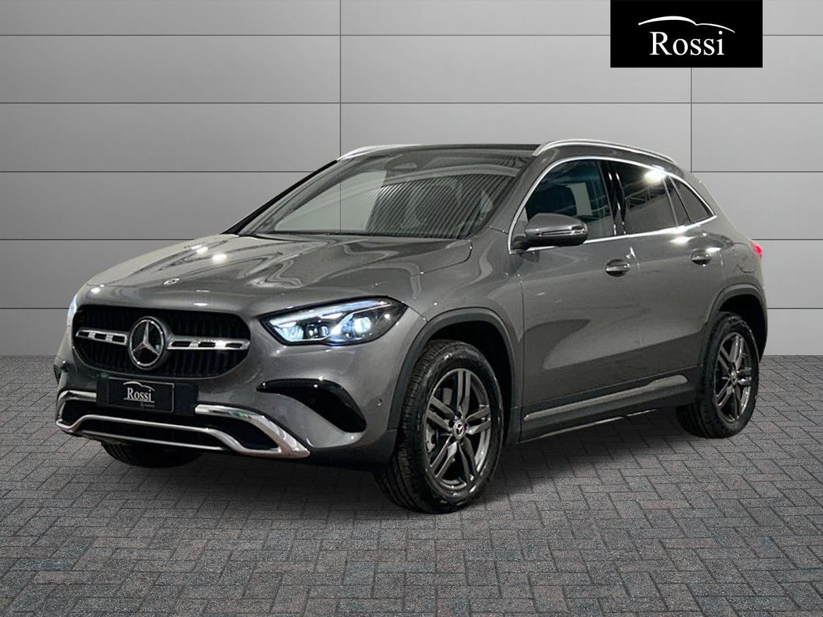 Mercedes-Benz GLA 250 e con tecnologia ibrida EQ