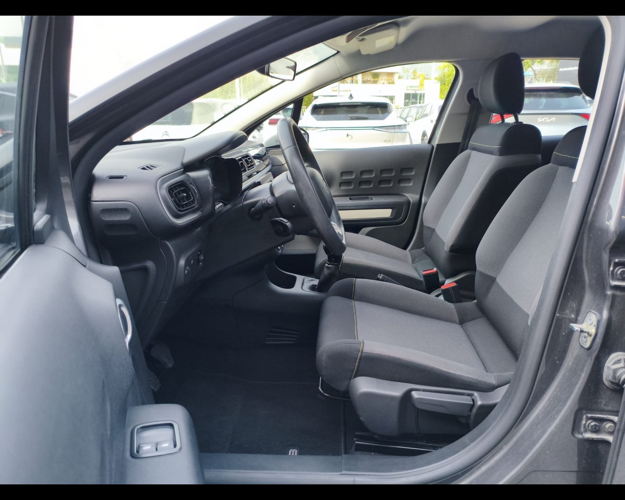 Foto CITROEN C3 1.2 puretech You! s&s 83cv