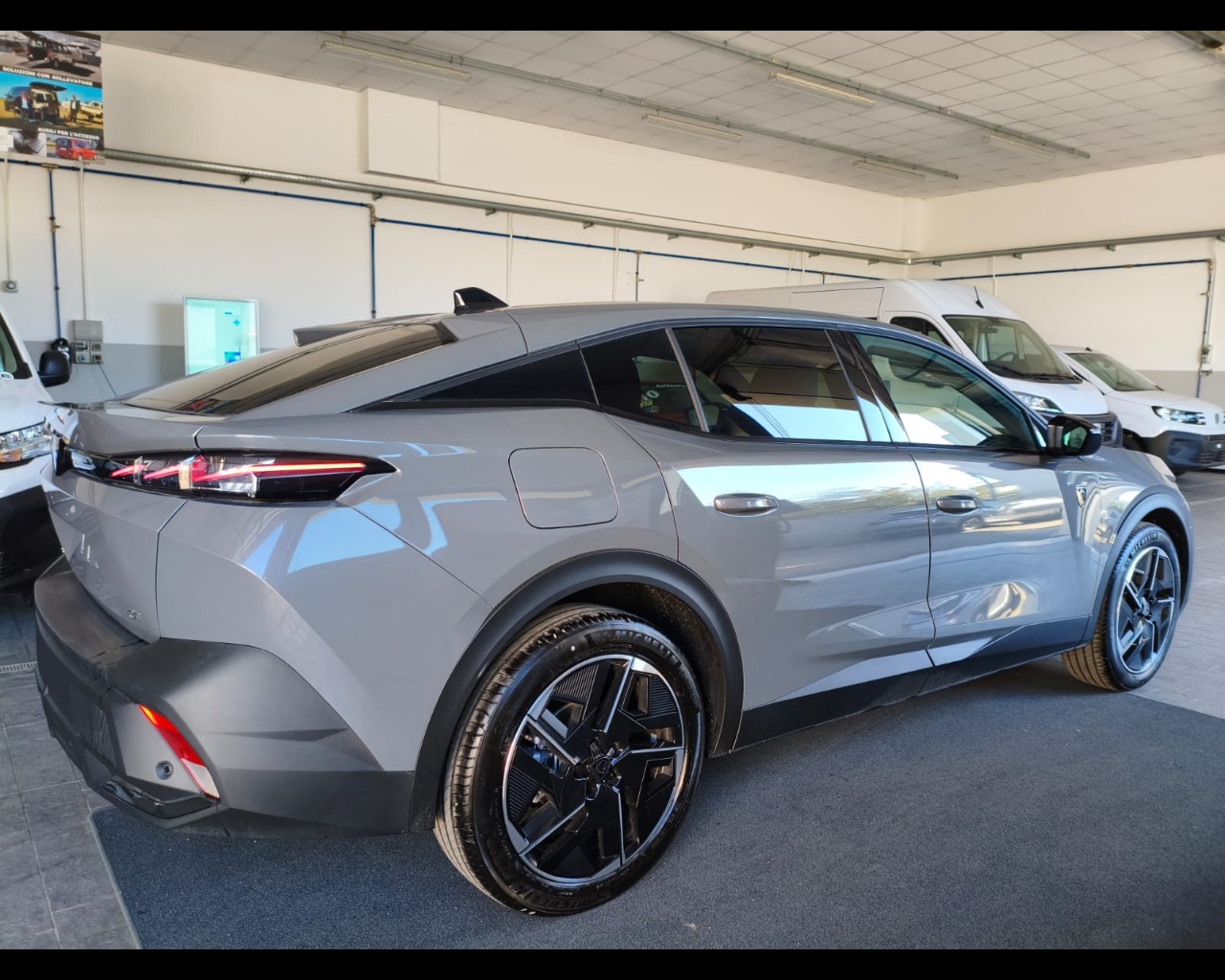 Foto PEUGEOT 408 1.2 hybrid GT 136cv e-dsc6