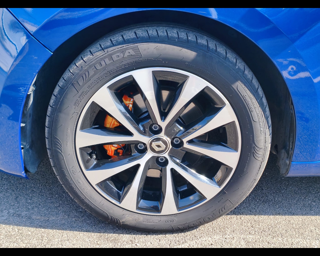 Foto RENAULT Clio 1.6 E-Tech hybrid Zen 140cv auto 