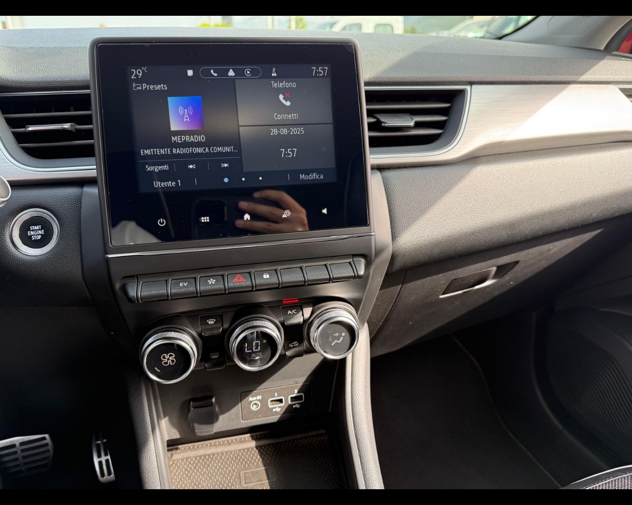 Foto RENAULT Captur 1.6 E-Tech hybrid Intens 145cv auto