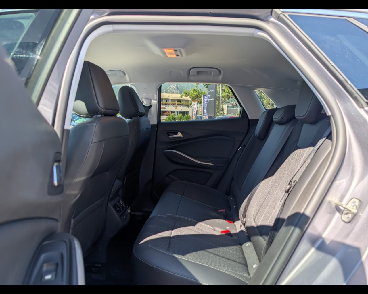 Foto OPEL Grandland 1.6 phev Business Elegance fwd 225cv auto