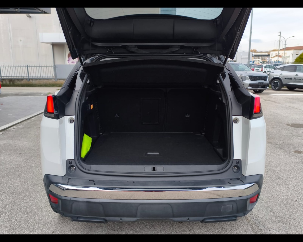 Foto PEUGEOT 3008 1.5 bluehdi Allure s&s 130cv