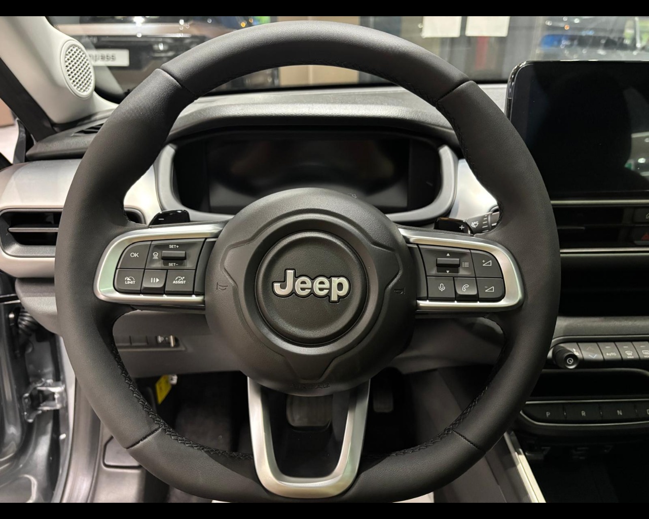 Foto JEEP Avenger E-Hybrid Avenger Tech& Sky 1.2 110cv Dct Mhev