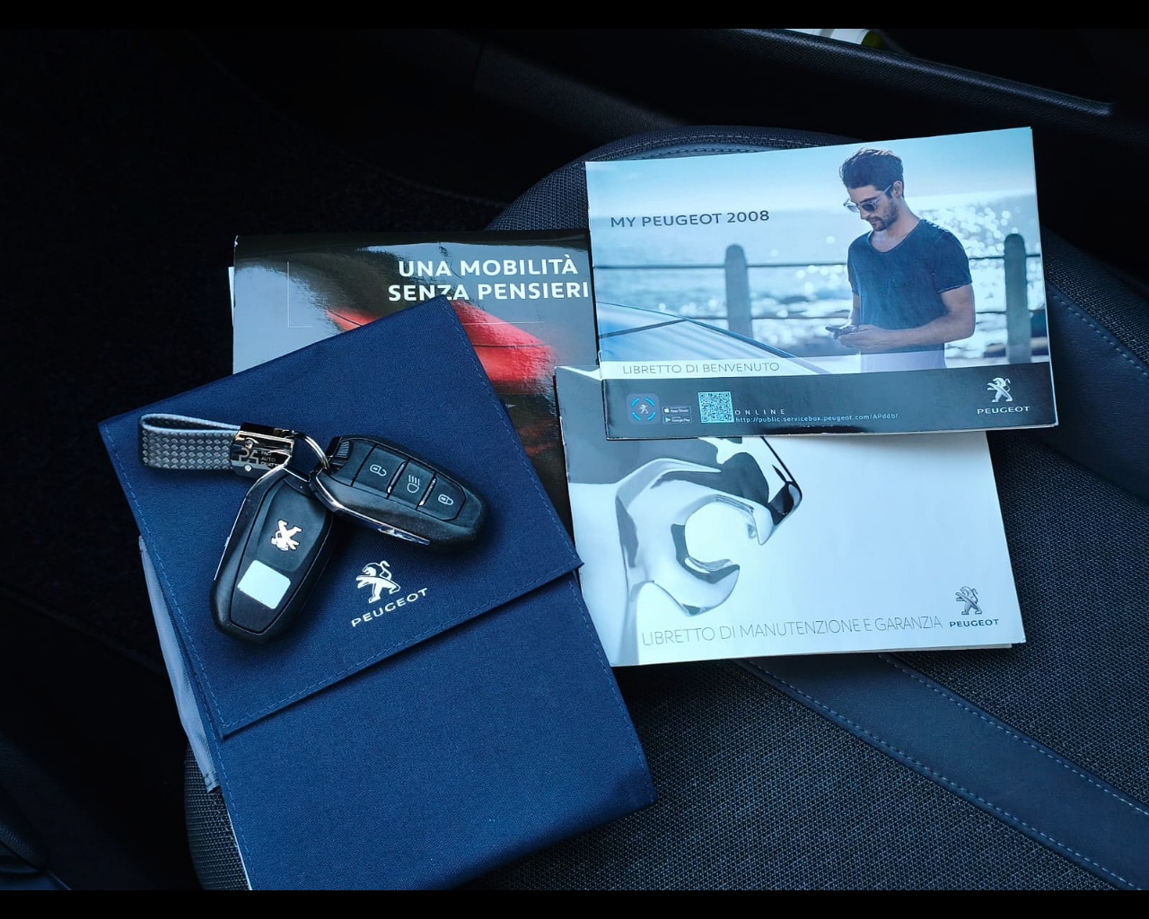 Foto PEUGEOT 2008 1.2 puretech Allure Pack s&s 100cv