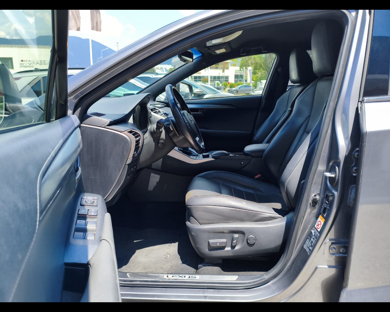 Foto LEXUS NX 300h 2.5 F-Sport 4wd cvt