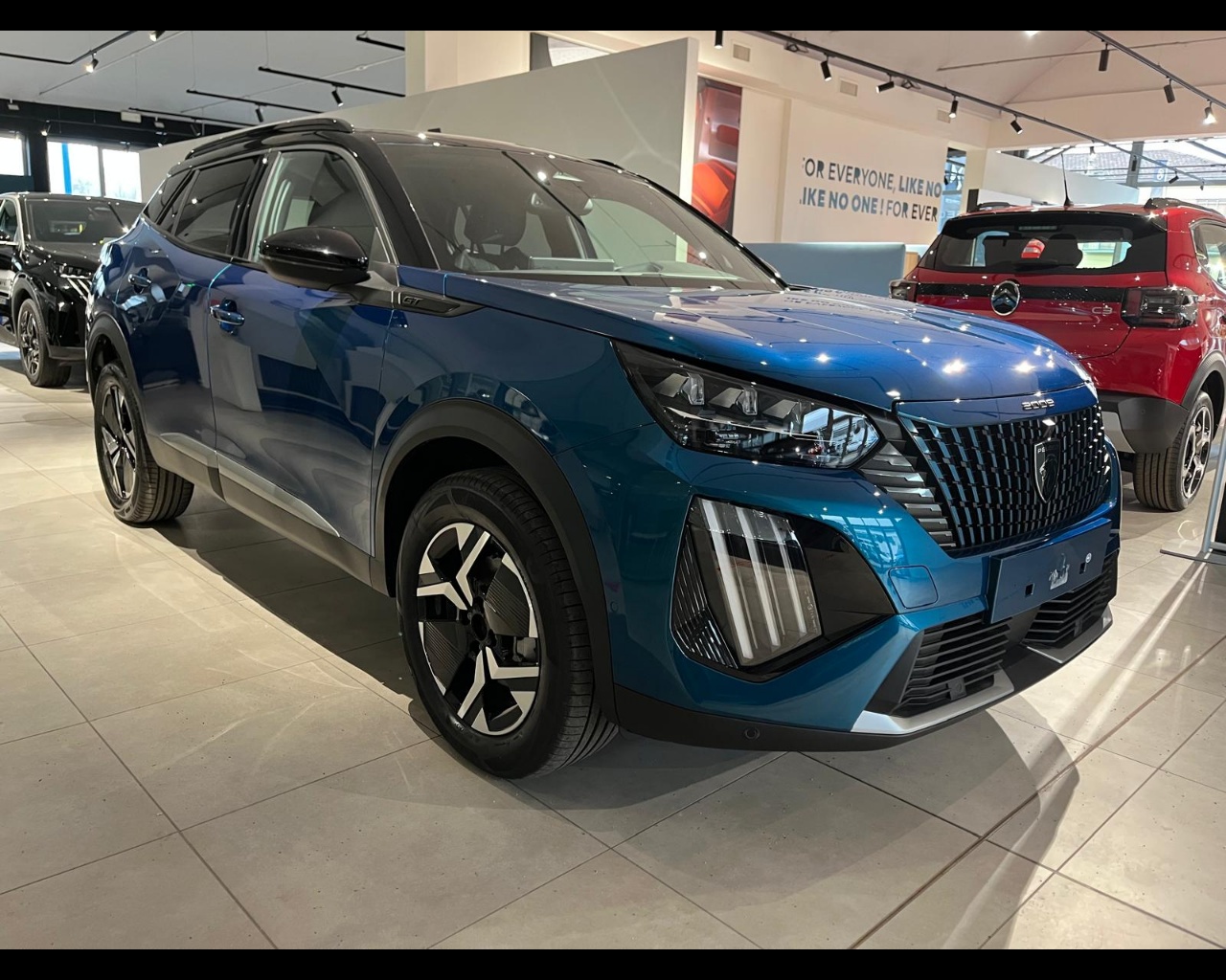 Foto PEUGEOT 2008 1.2 hybrid GT 136cv e-dcs6