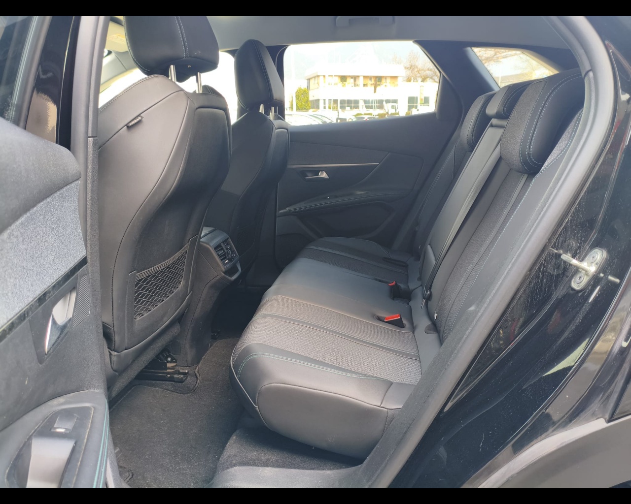 Foto PEUGEOT 3008 1.5 bluehdi Allure Pack s&s 130cv eat8