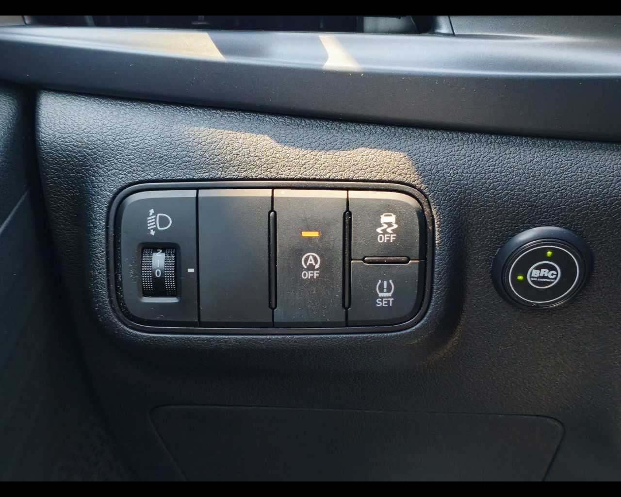 Foto HYUNDAI Bayon 1.2 Gpl Xline 78cv mt