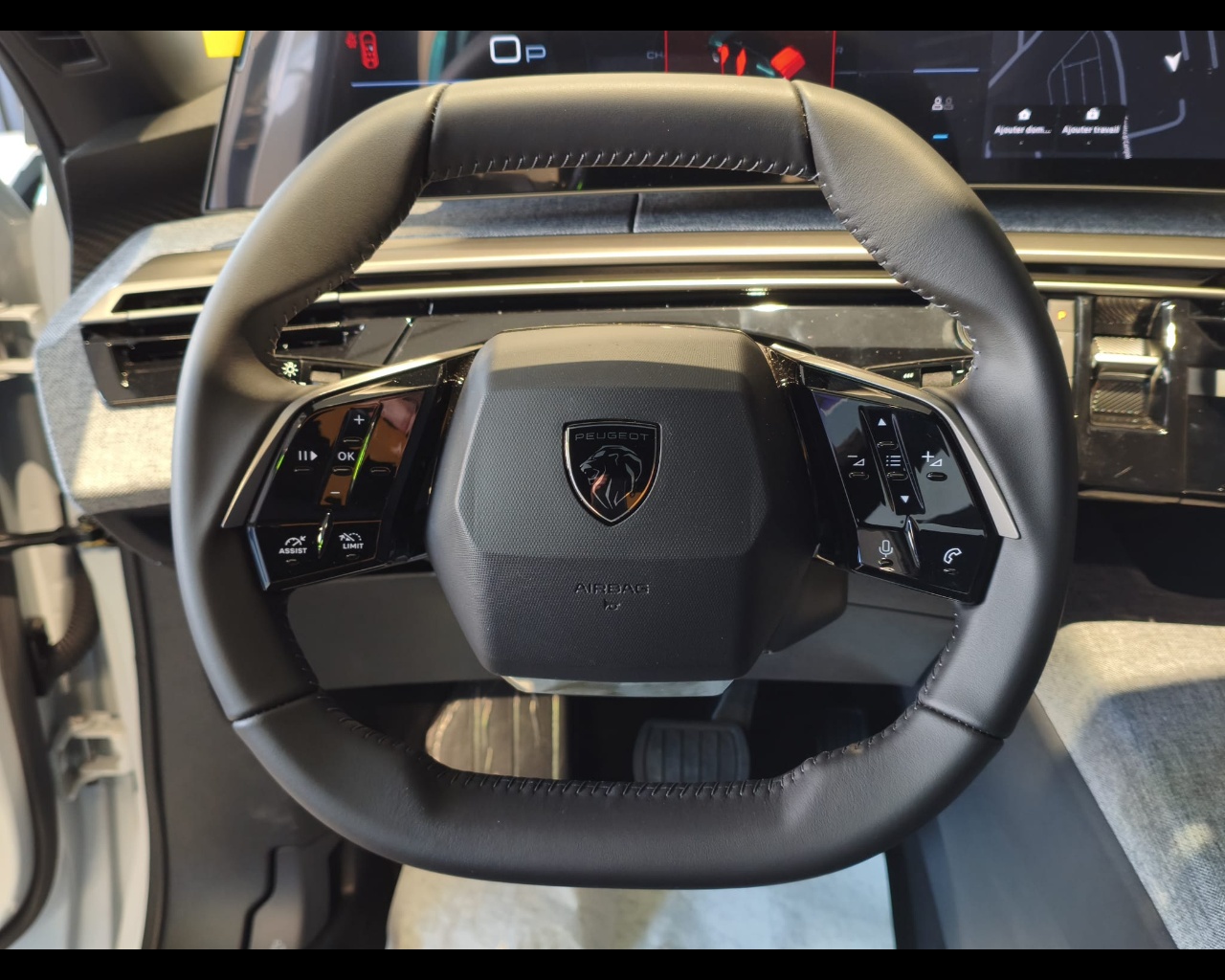 Foto PEUGEOT 5008 1.2 hybrid Allure 145cv e-dcs6