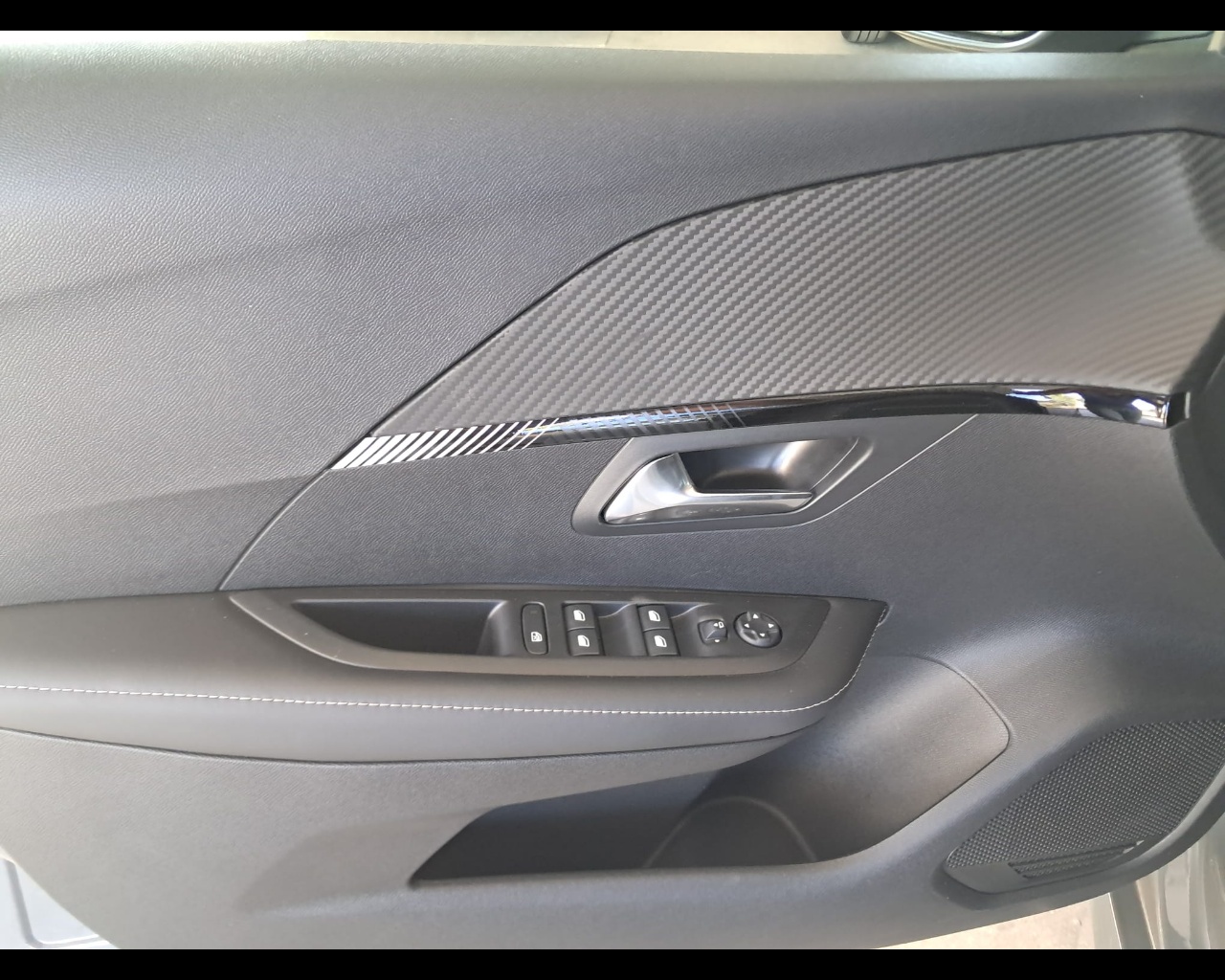 Foto PEUGEOT 208 1.2 puretech Allure s&s 100cv
