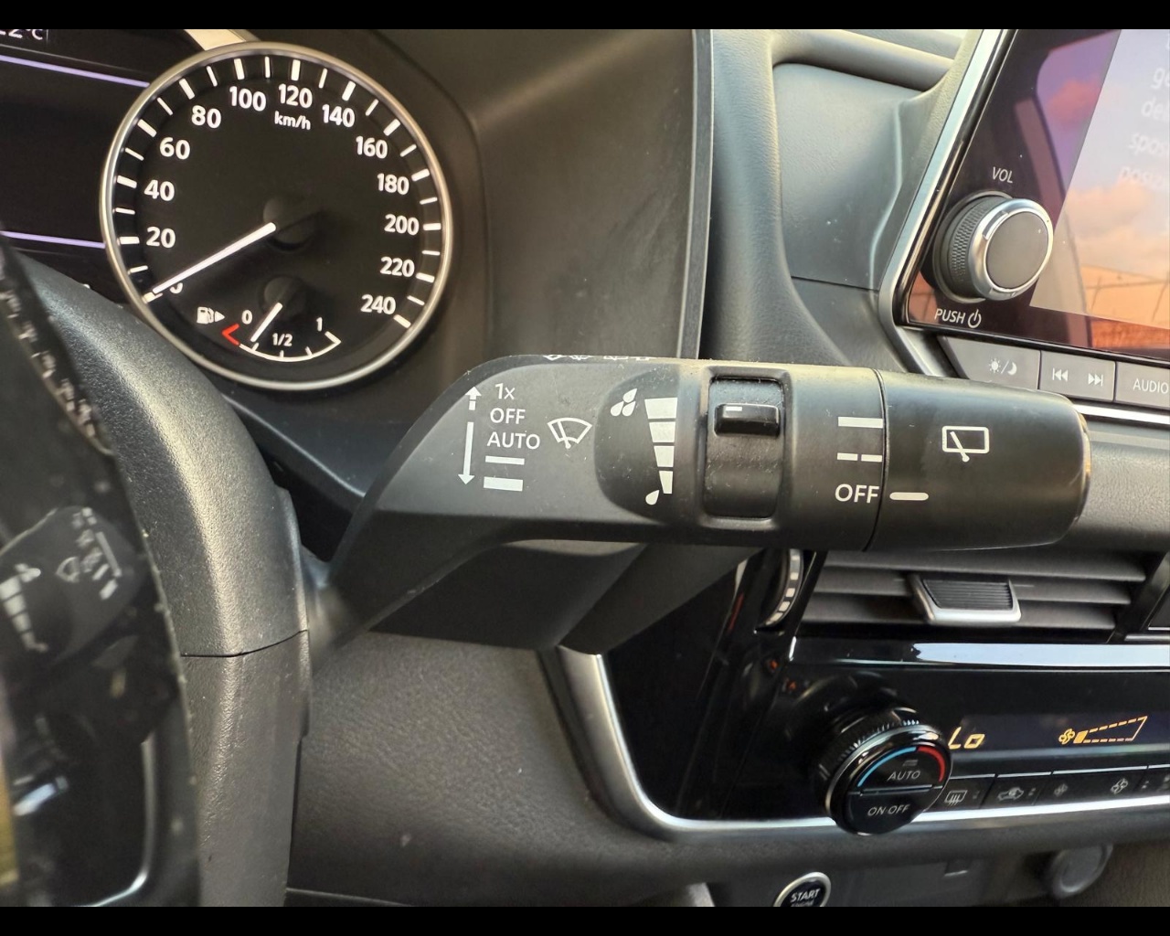 Foto NISSAN Qashqai 1.3 mhev Business 2wd 158cv xtronic