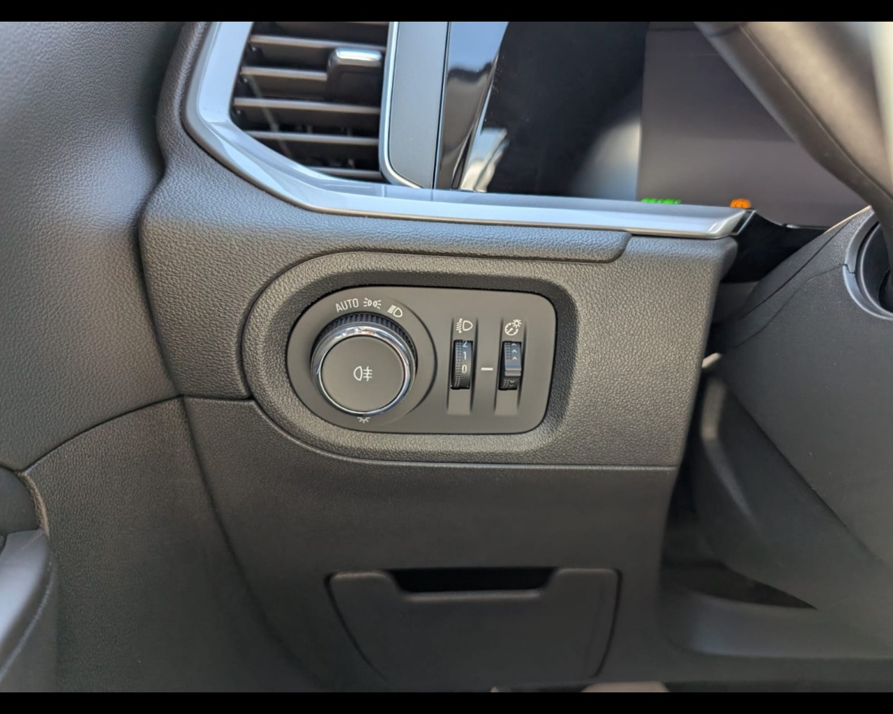 Foto OPEL Grandland 1.6 phev Business Elegance fwd 225cv auto