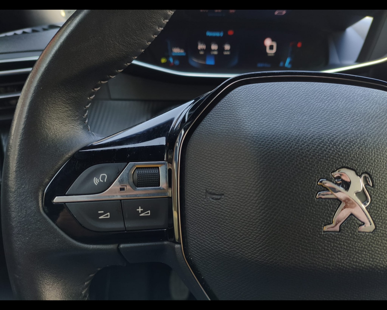 Foto PEUGEOT 2008 1.2 puretech Allure Pack s&s 100cv