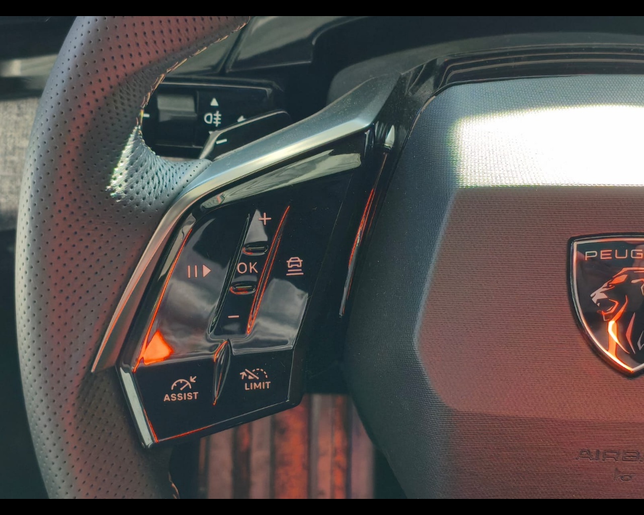 Foto PEUGEOT 5008 1.2 hybrid GT 136cv e-dcs6