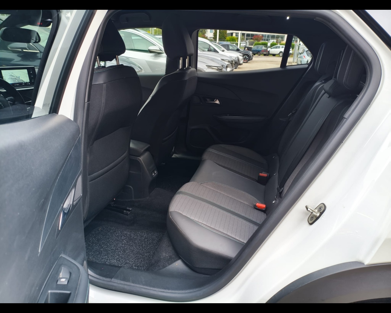Foto PEUGEOT 2008 1.5 bluehdi Allure Pack s&s 130cv eat8