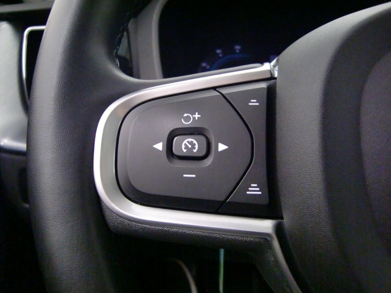 Volvo XC60 XC60 2.0 B4 Momentum Pro AWD automatico - 18