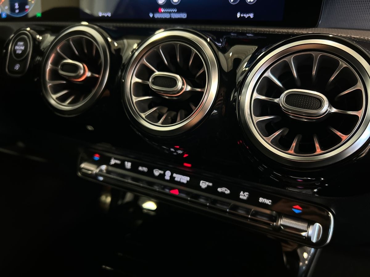 Mercedes Classe A Classe A 200 D Premium Night edition 8G-DCT - 14