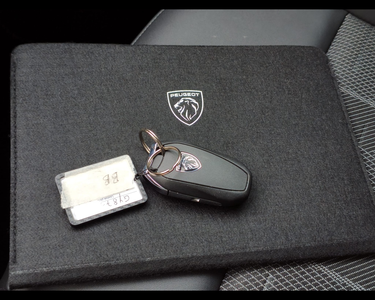 Foto PEUGEOT 3008 1.2 hybrid GT 145cv e-dcs6