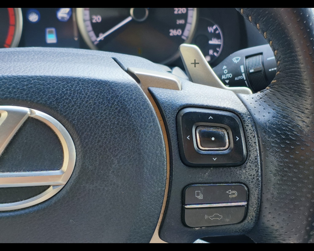 Foto LEXUS NX 300h 2.5 F-Sport 4wd cvt