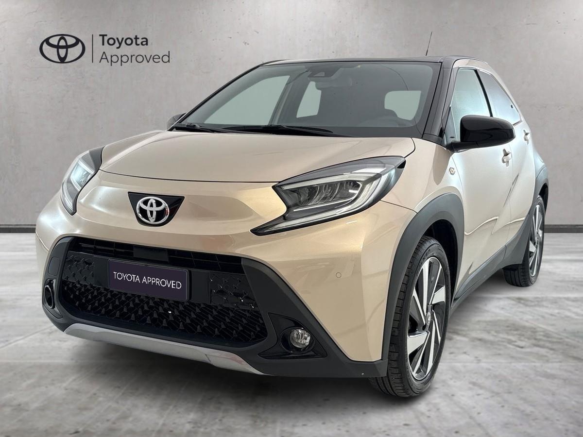 Foto veicolo TOYOTA Aygo X Aygo X - Aygo X 1.0 Lounge 72cv s-cvt Benzina Verde