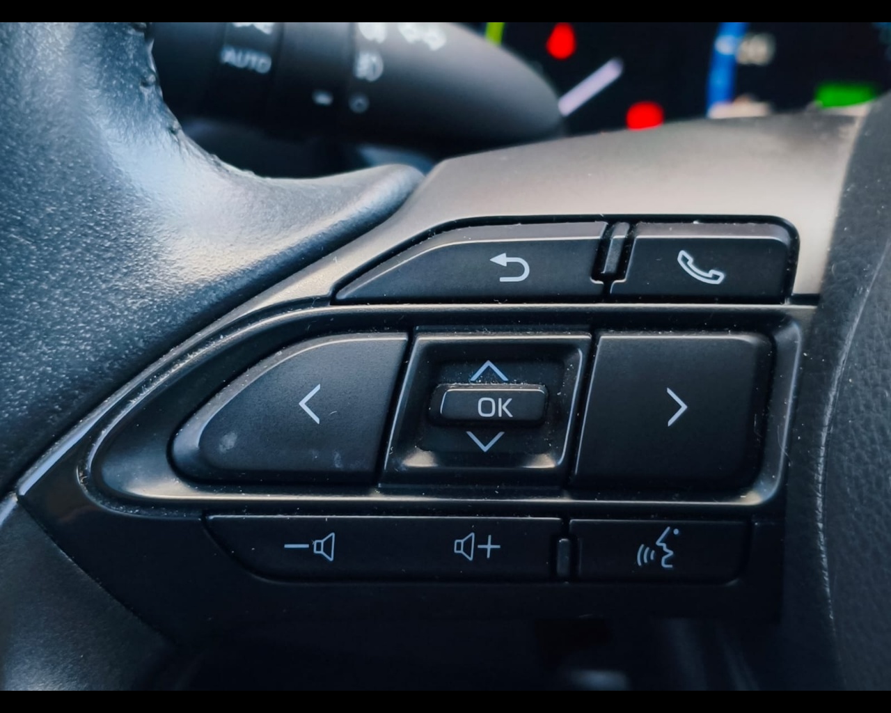 Foto TOYOTA Yaris Cross 1.5h Lounge fwd 116cv e-cvt