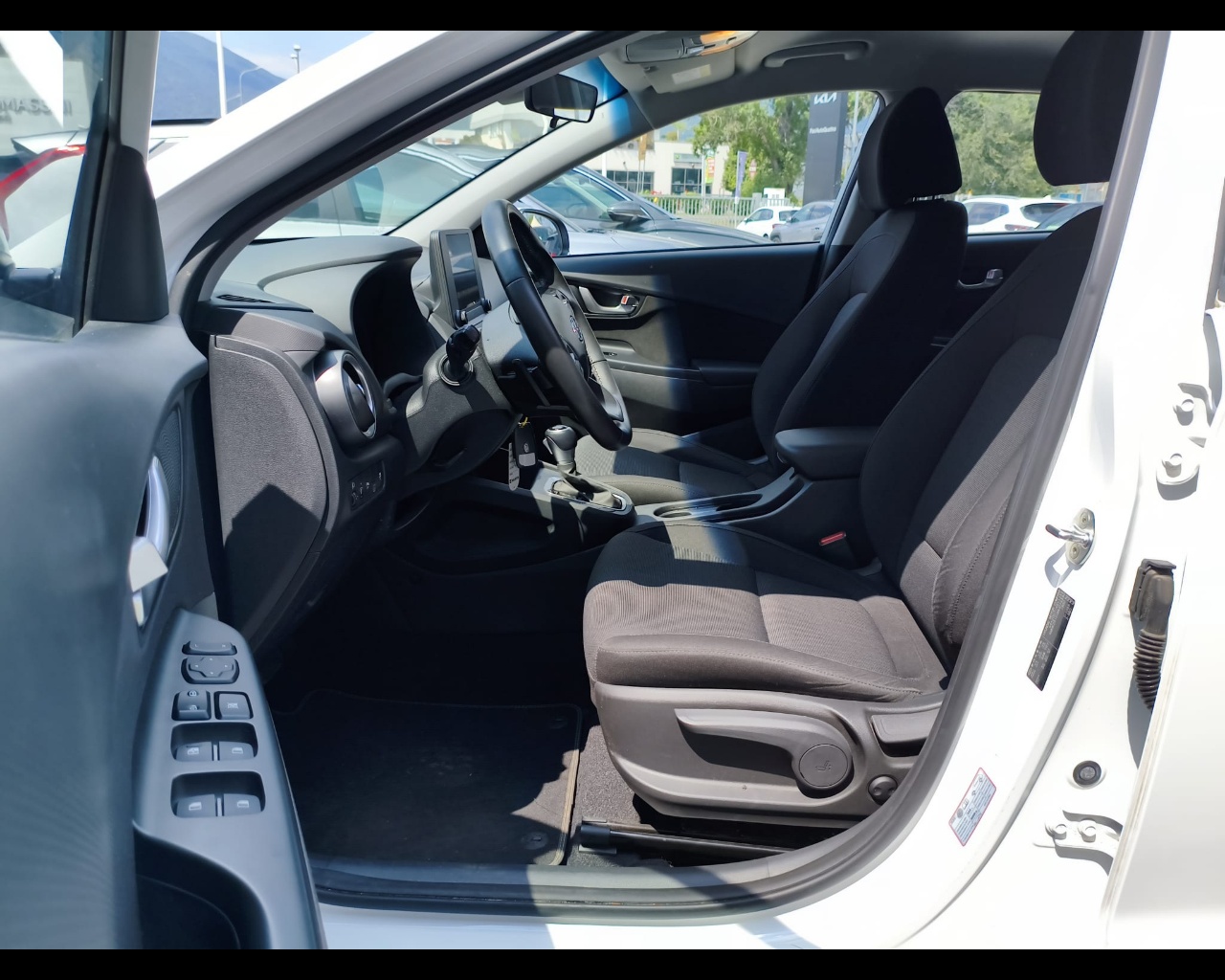 Foto HYUNDAI Kona 1.6 gdi hev Xtech 2wd 141cv dct
