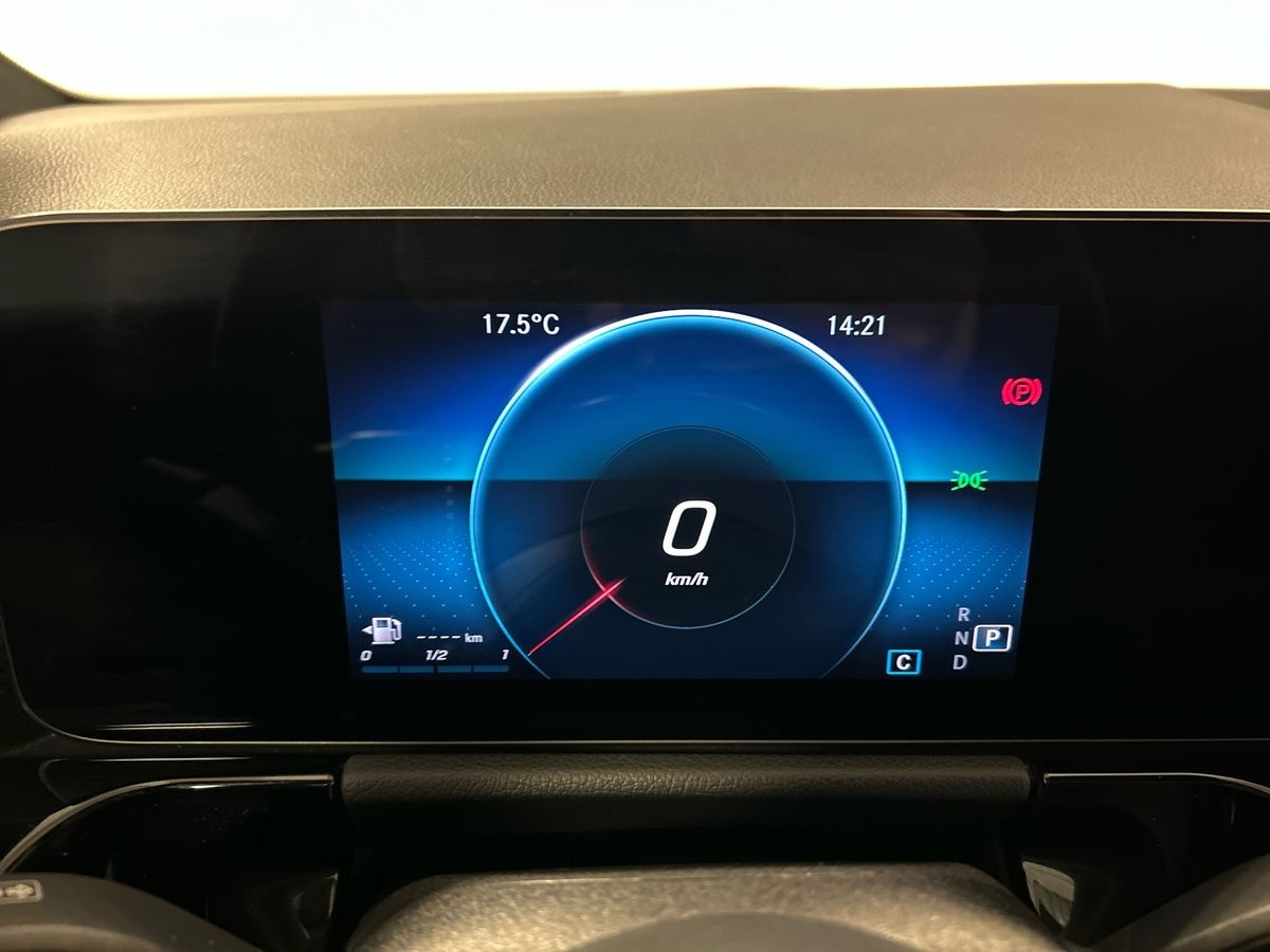 Mercedes GLA GLA 180 D Sport Plus 8G-DCT - 13