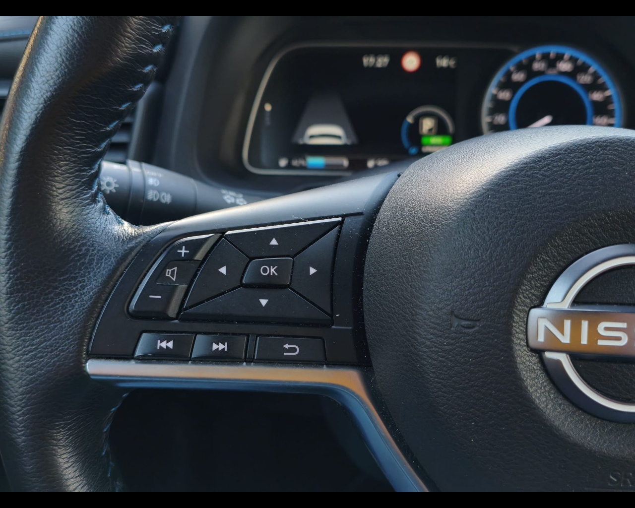 Foto NISSAN Leaf 40kWh N-Connecta 150cv