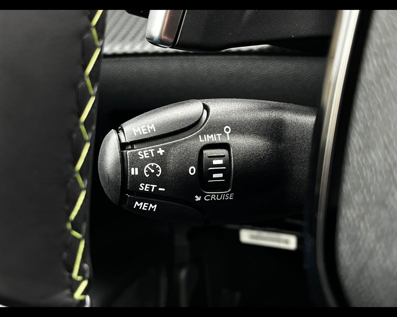 Foto PEUGEOT 208 1.2 hybrid GT 136cv e-dcs 6