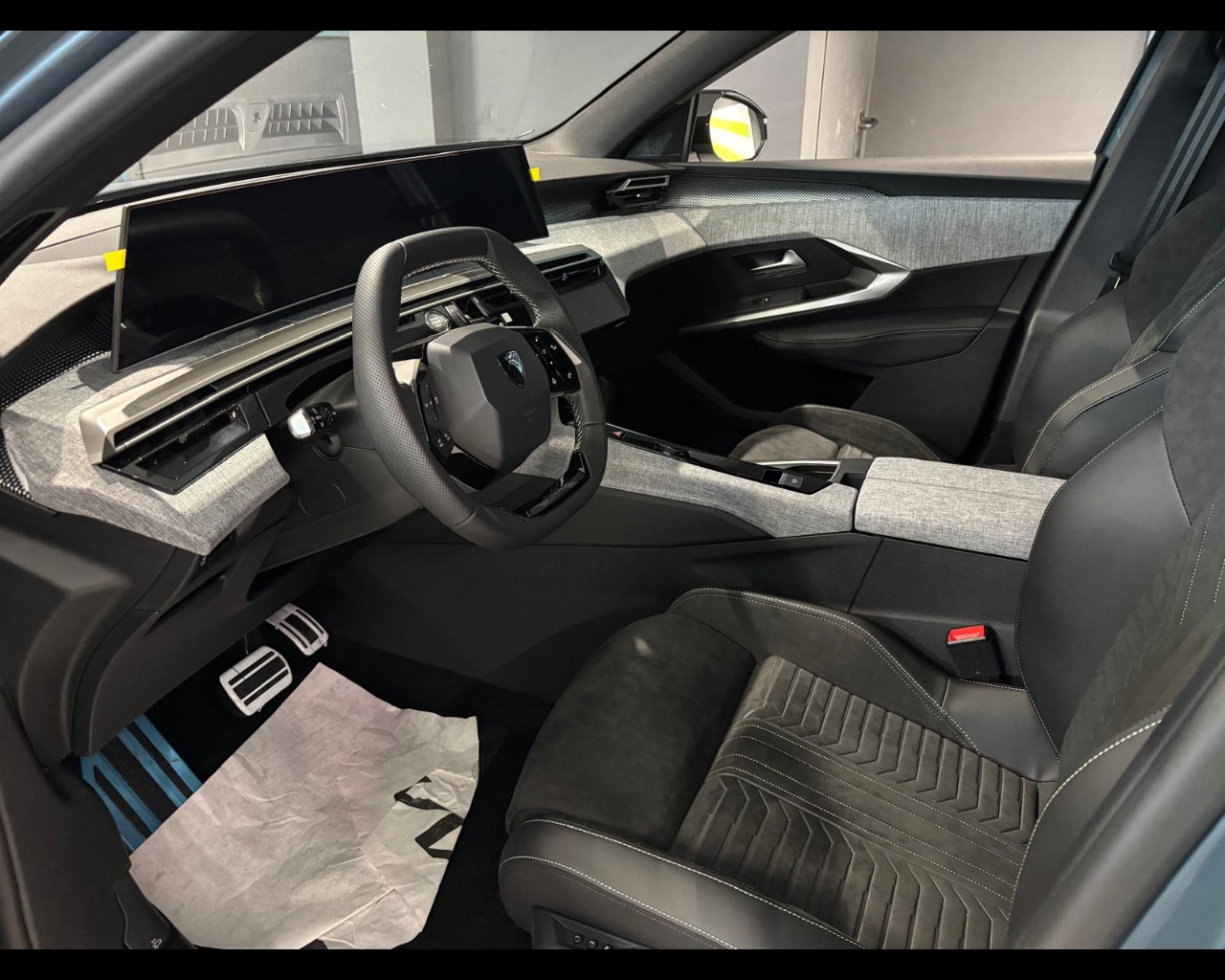 Foto PEUGEOT 3008 1.2 hybrid GT 136cv e-dcs6