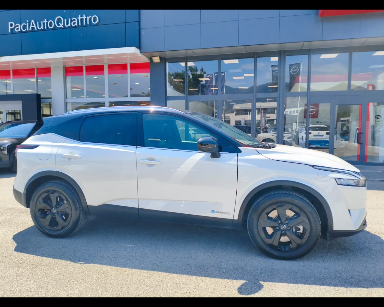 Foto NISSAN Qashqai 1.5 e-power 90th Anniversary 2wd