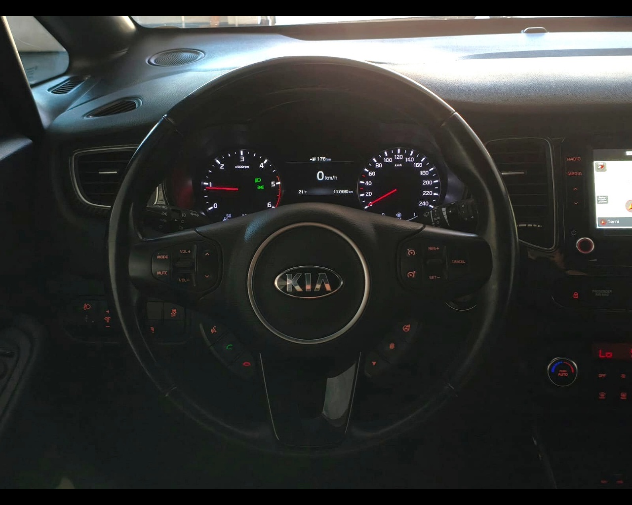 Foto KIA Carens 1.7 crdi Class Techno Pack 115cv 7p.ti