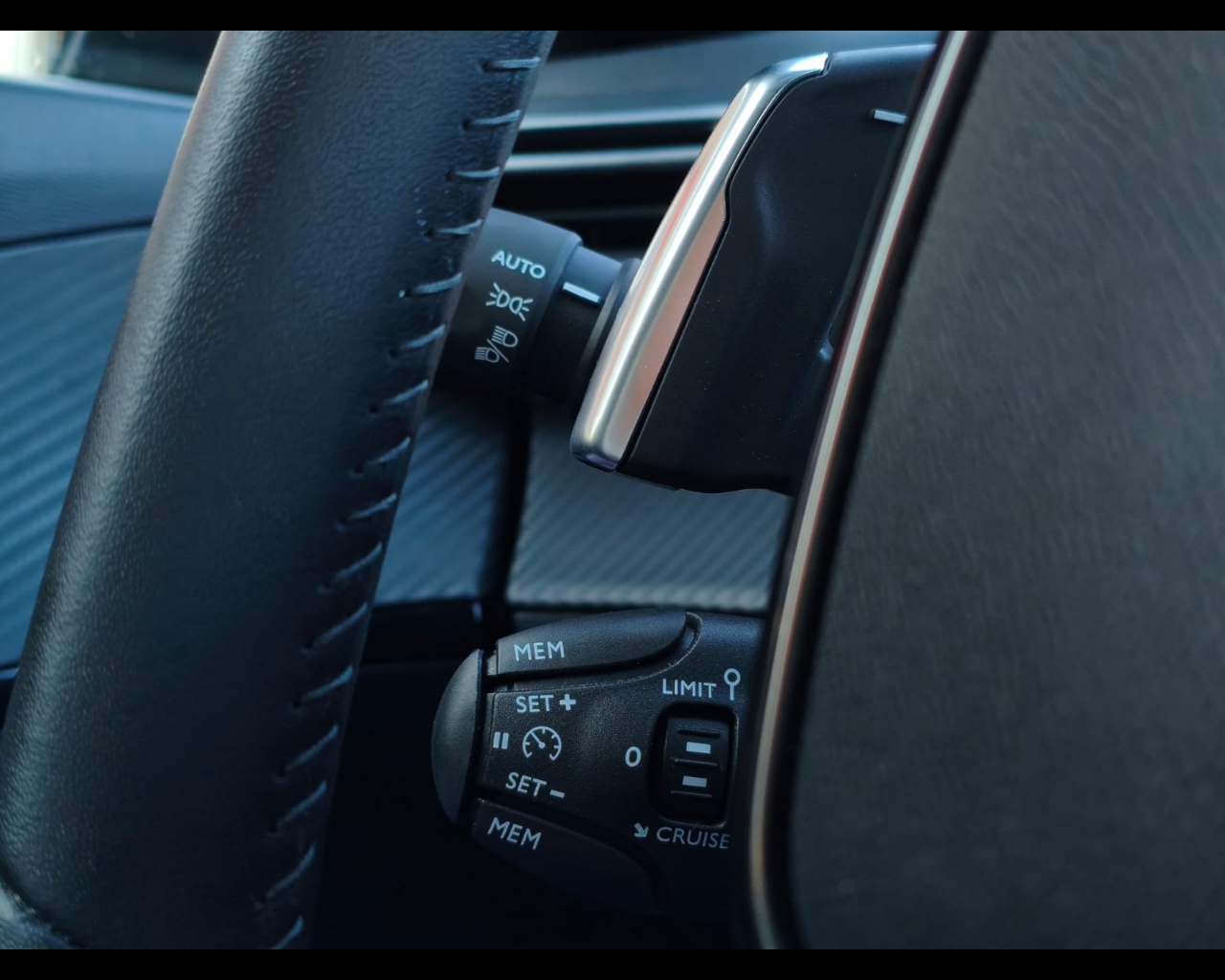 Foto PEUGEOT 2008 1.2 puretech Allure s&s 130cv eat8