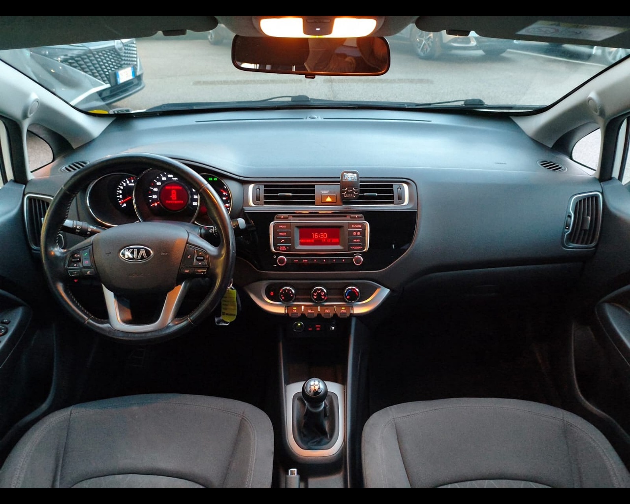 Foto KIA Rio 5p 1.2 Cool eco Gpl