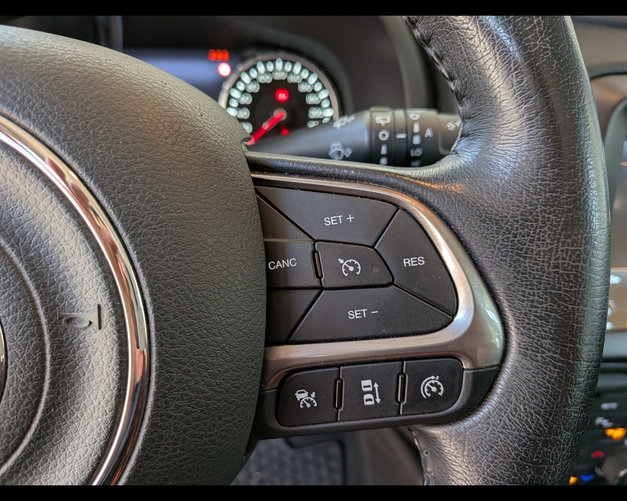 Foto JEEP Renegade 2.0 mjt Limited 4wd 140cv auto 9m
